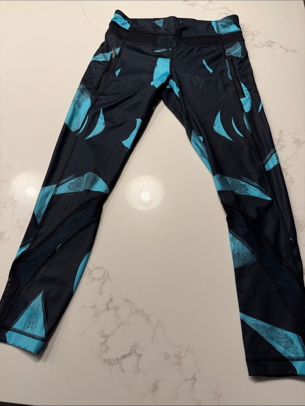 Lululemon Athletica Black Leggings with Teal Blue Abstract Print | Side pockets
